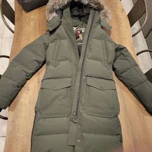 Moose Knuckles authentic Woman's winter coat size xs parka Brand new